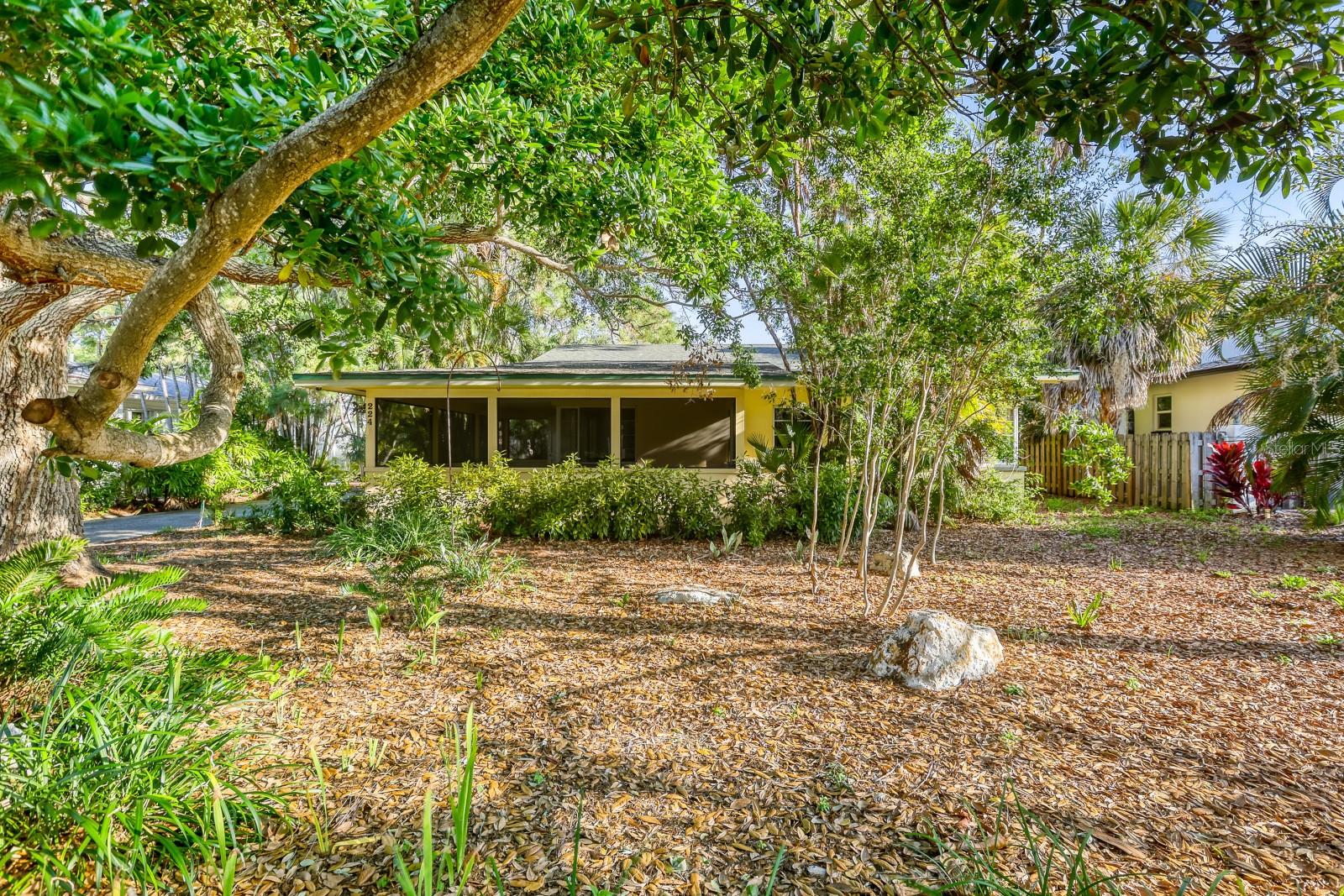 Single Family Residence in DUNEDIN, FL - Daniel Dourado