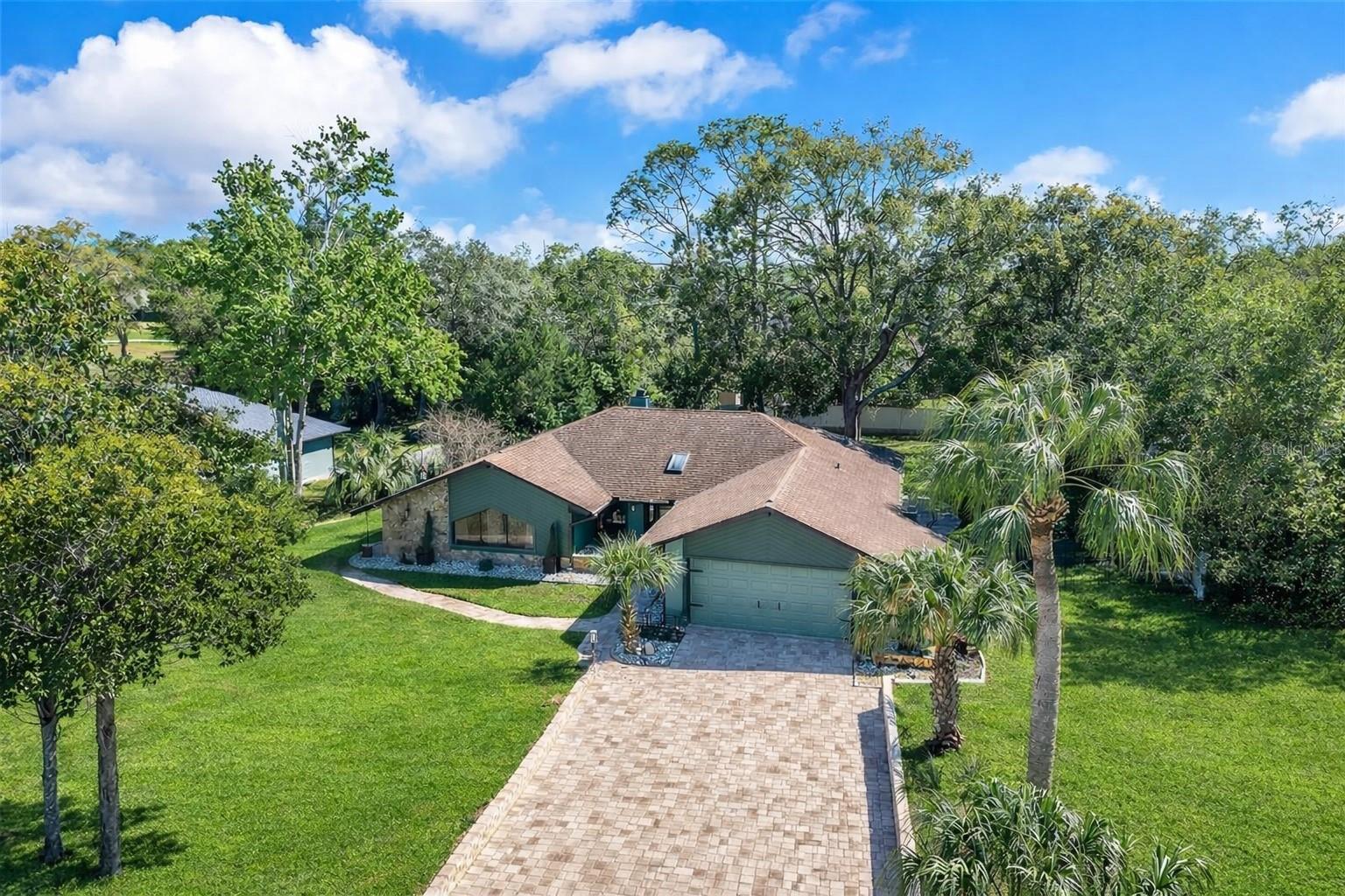 Single Family Residence in WEEKI WACHEE, FL - Daniel Dourado