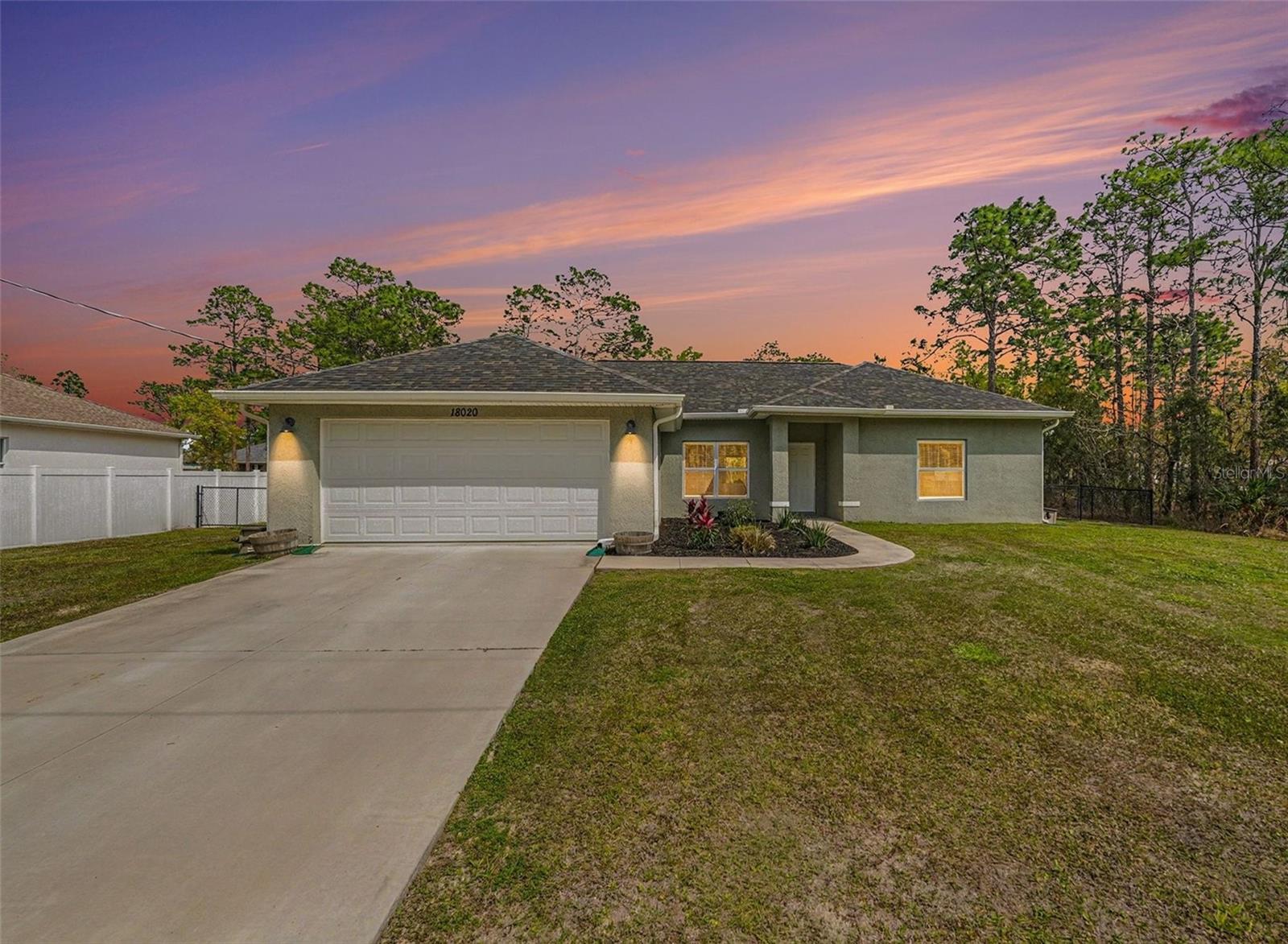 Single Family Residence in WEEKI WACHEE, FL - Daniel Dourado
