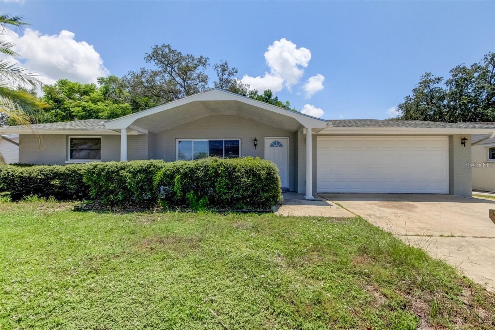 Single Family Residence in PORT RICHEY, FL - Daniel Dourado