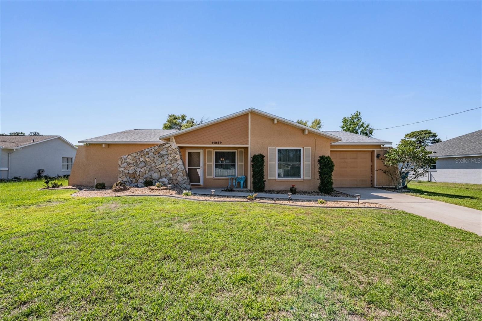 Single Family Residence em SPRING HILL, FL - Daniel Dourado