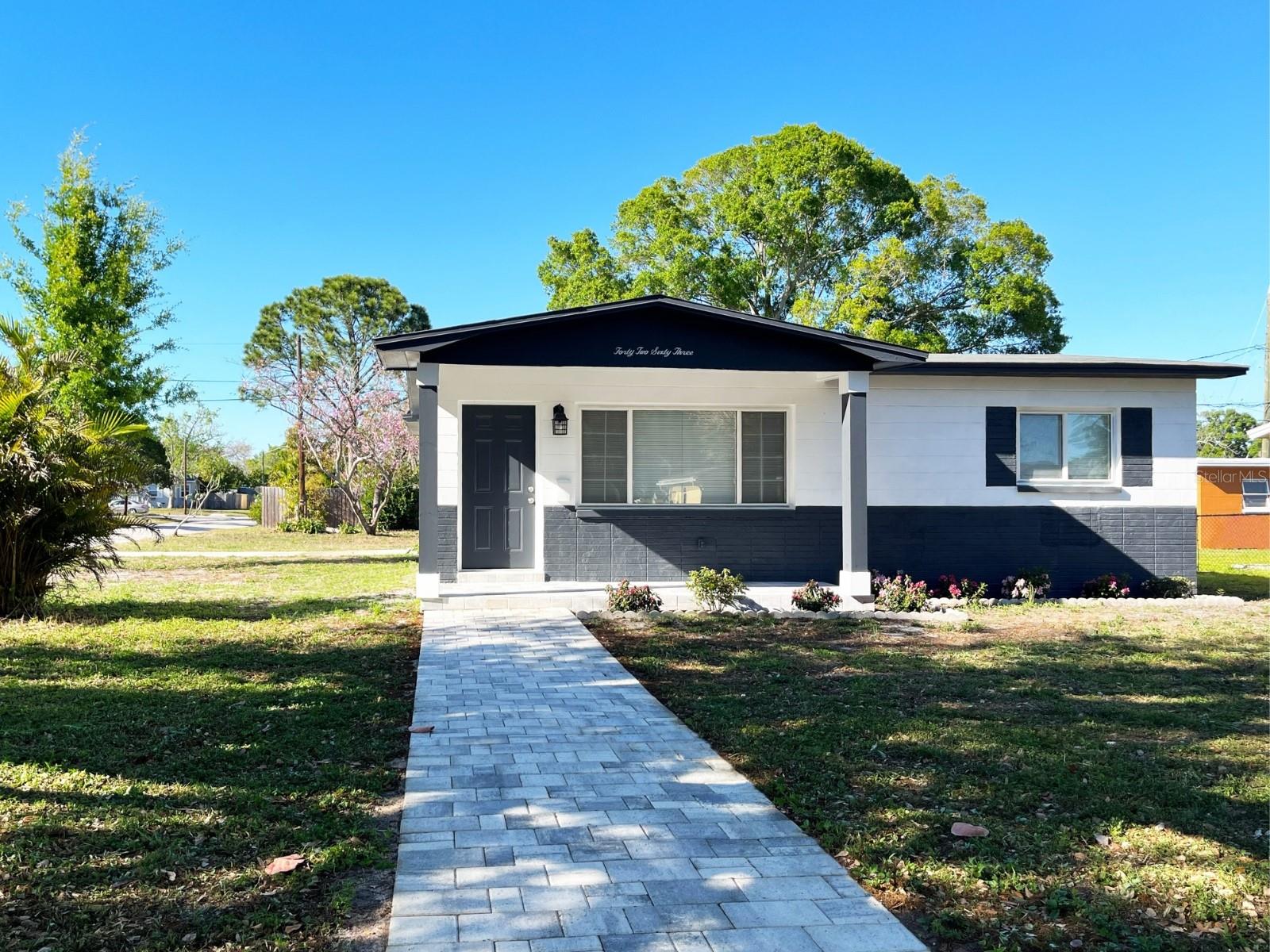 Single Family Residence em ST PETERSBURG, FL - Daniel Dourado