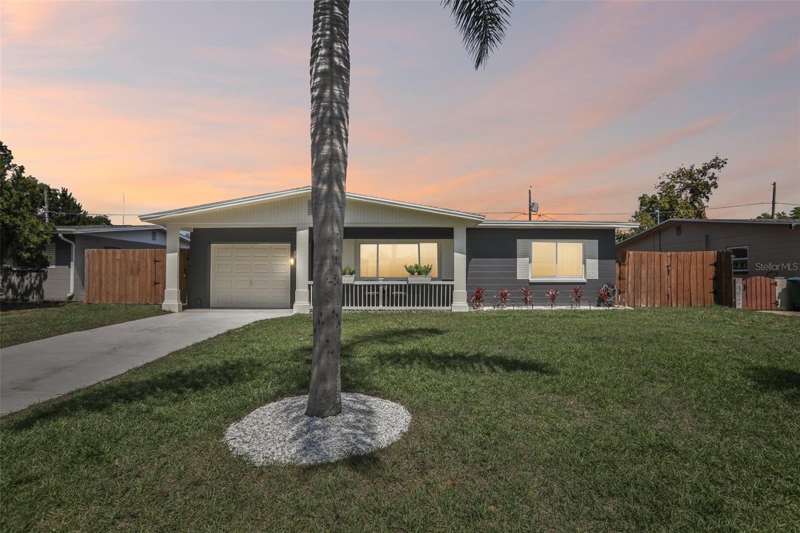 Single Family Residence em SEMINOLE, FL - Daniel Dourado