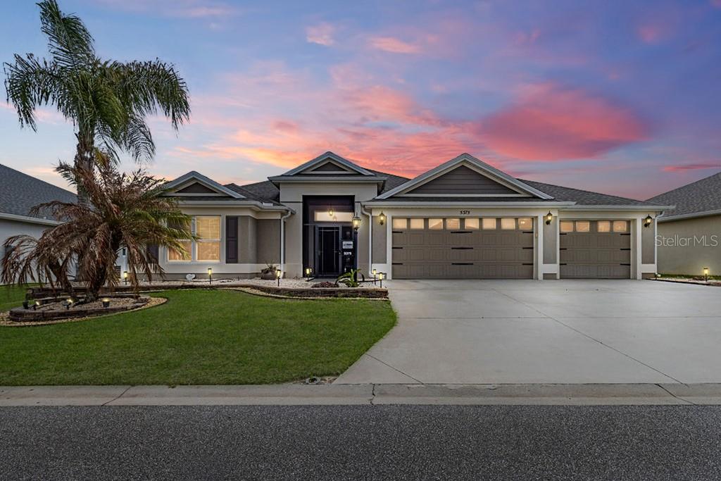 Single Family Residence in THE VILLAGES, FL - Daniel Dourado