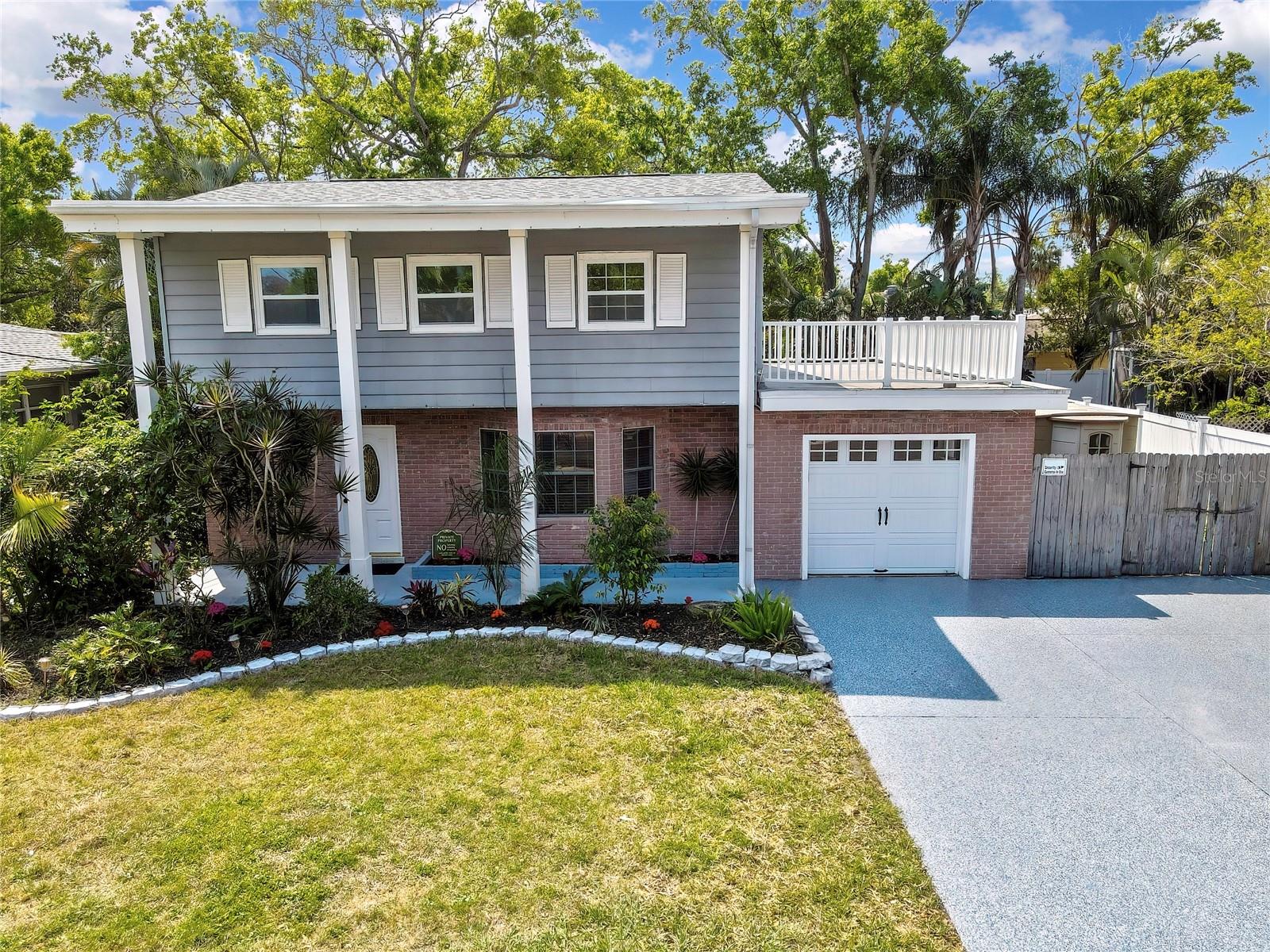 Single Family Residence in TAMPA, FL - Daniel Dourado