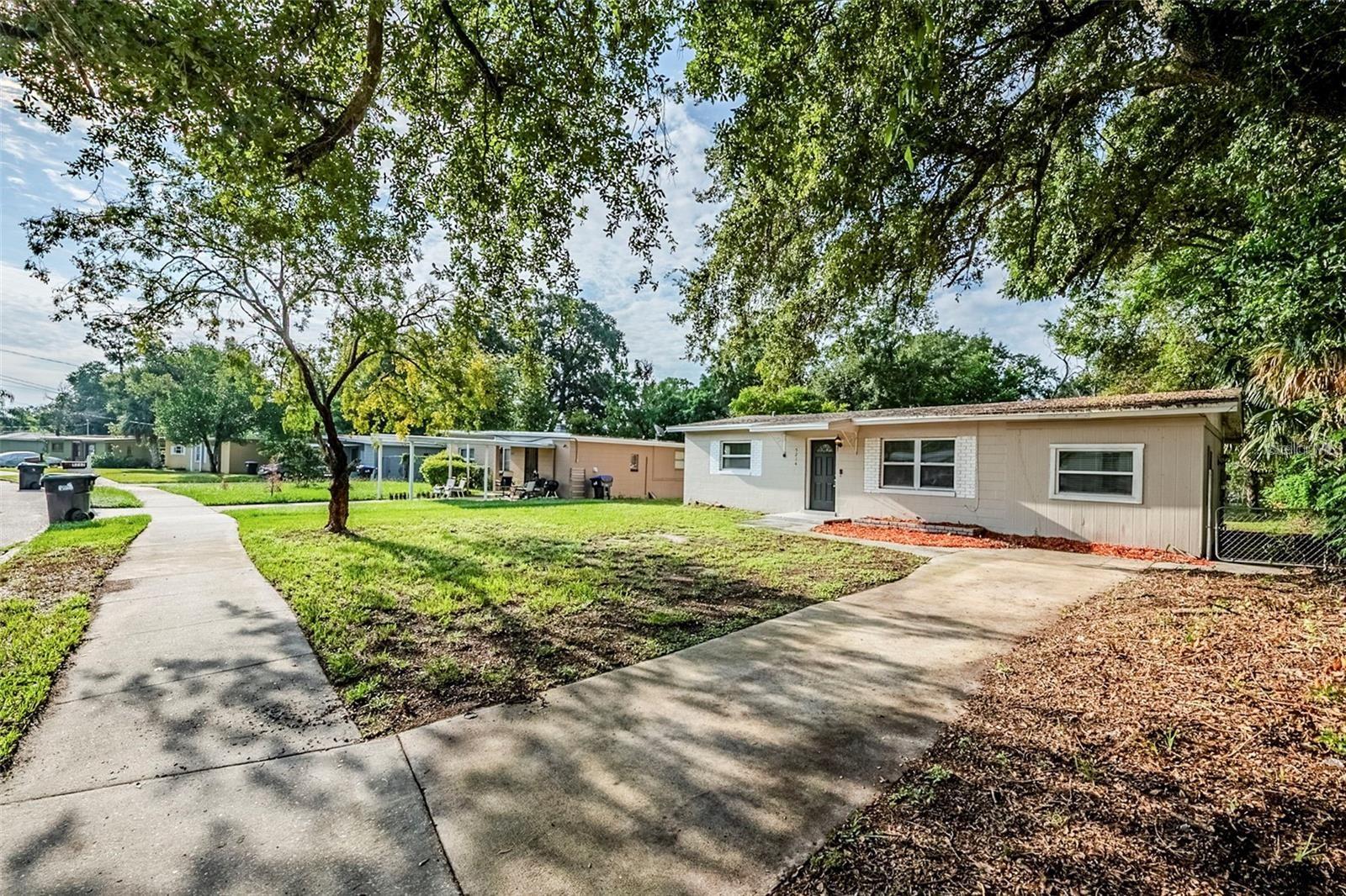 Single Family Residence in ORLANDO, FL - Daniel Dourado