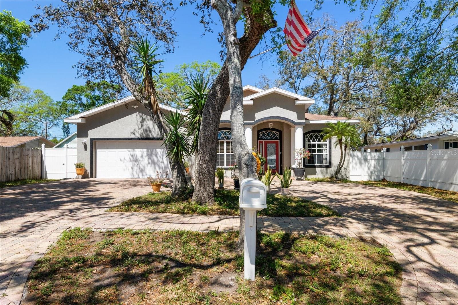Single Family Residence em ST PETERSBURG, FL - Daniel Dourado