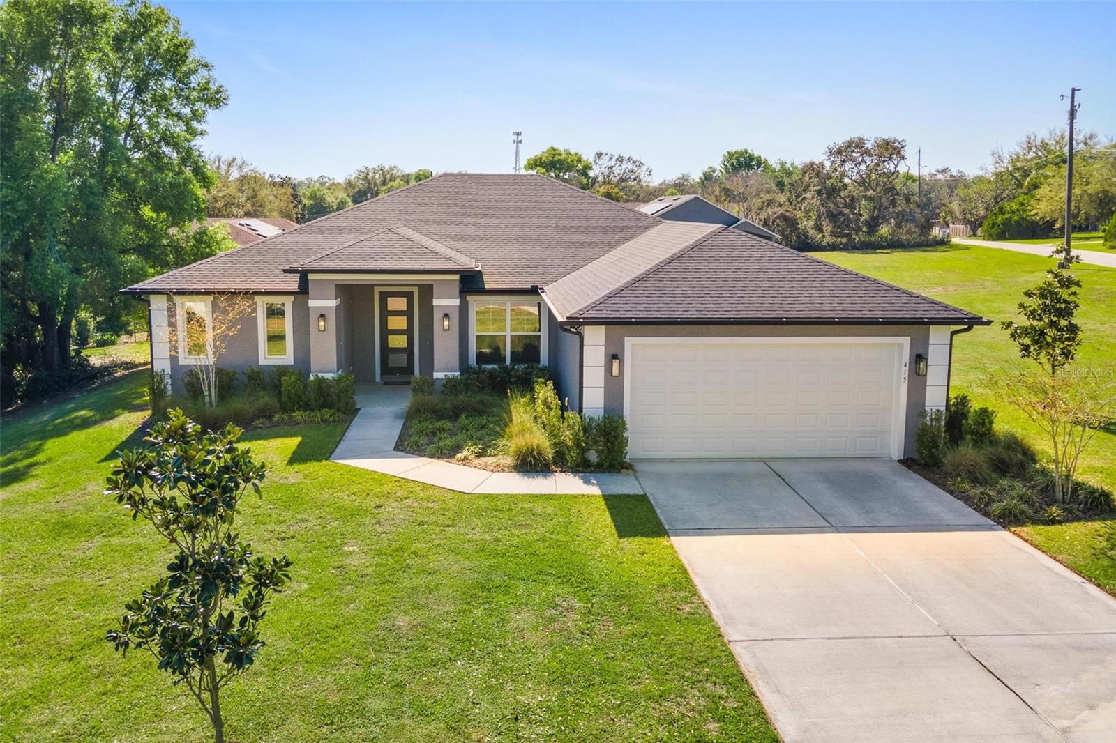 Single Family Residence in HOWEY IN THE HILLS, FL - Daniel Dourado