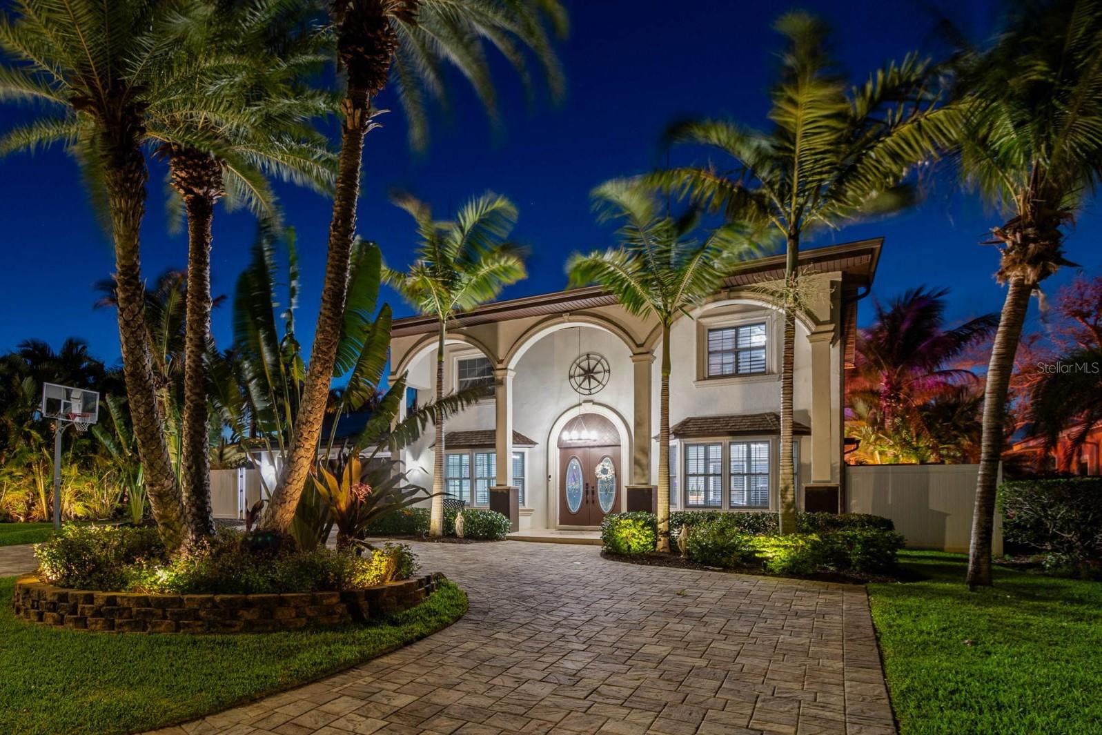 Single Family Residence em TREASURE ISLAND, FL - Daniel Dourado