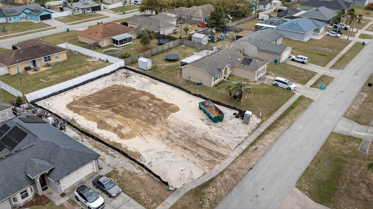 Single Family Residence in DELTONA, FL - Daniel Dourado