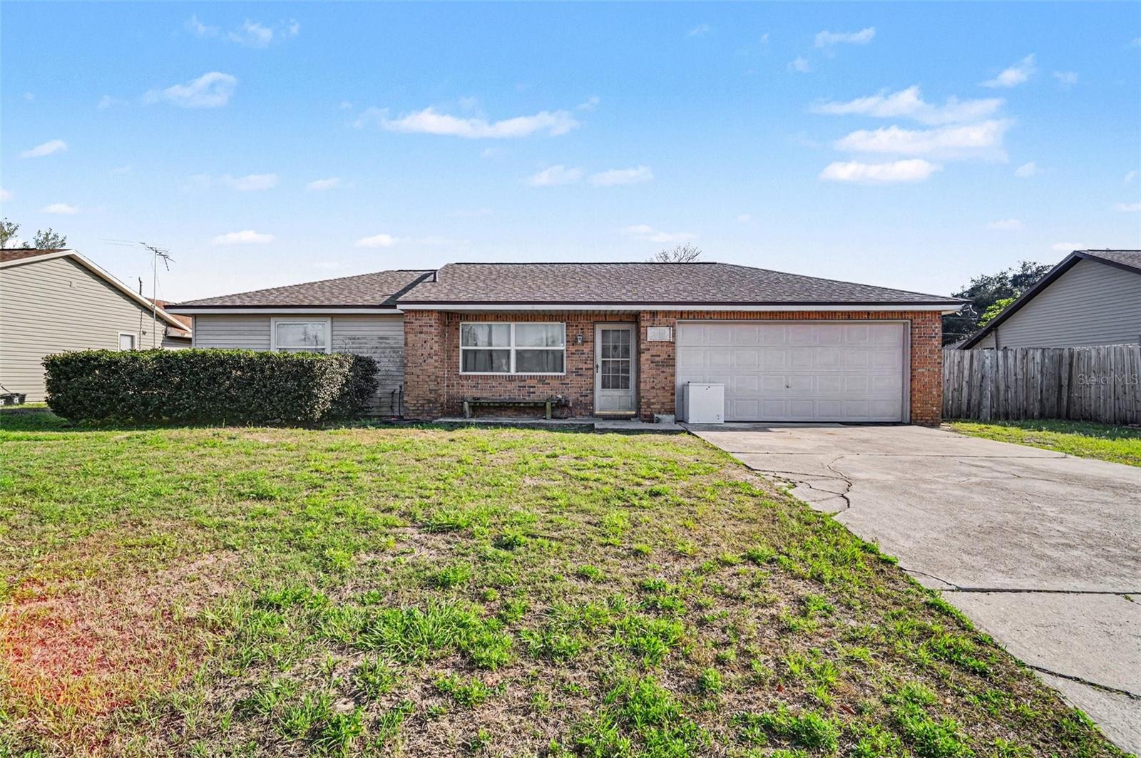 Single Family Residence in DELTONA, FL - Daniel Dourado