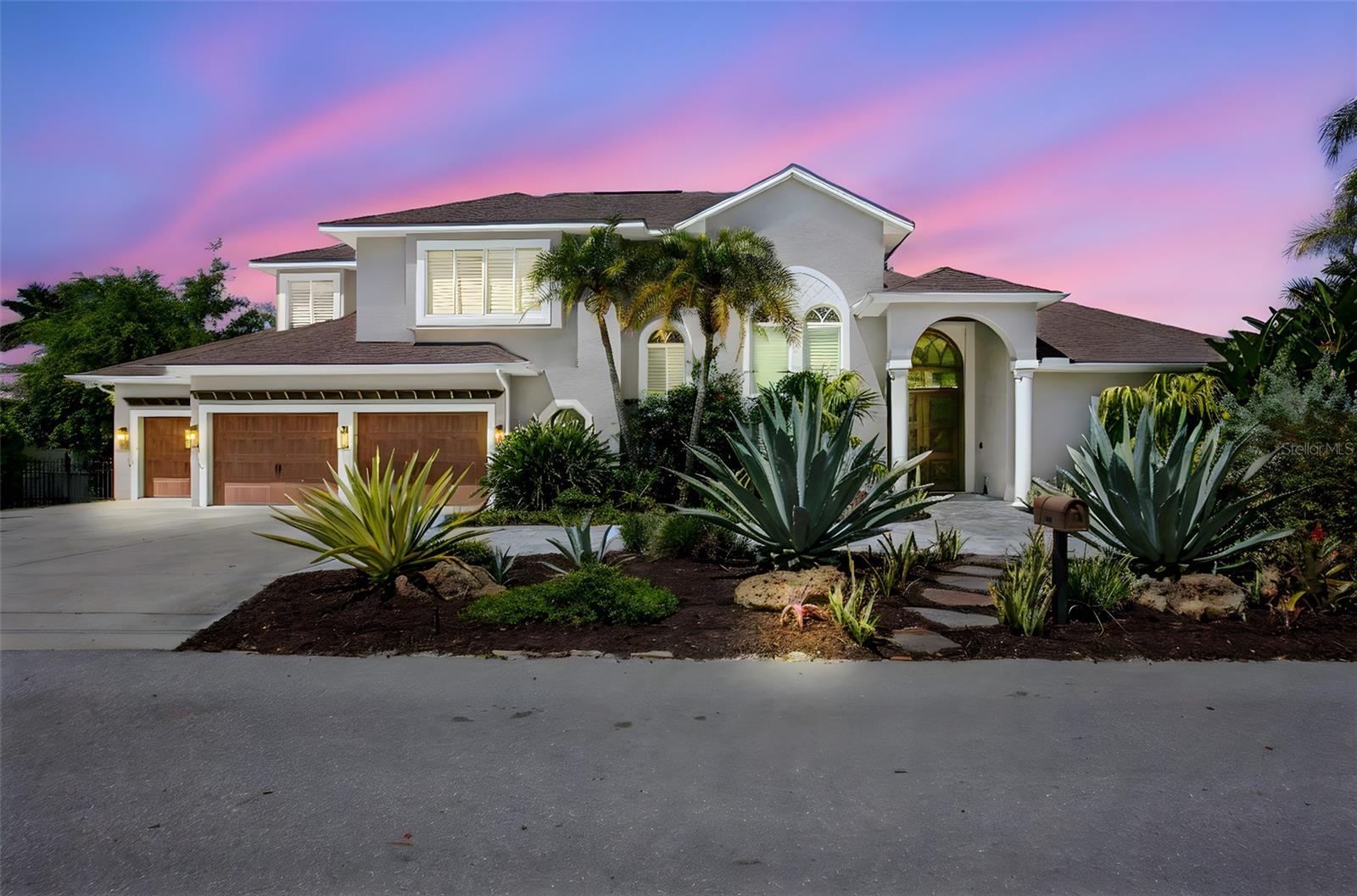 Single Family Residence in BRADENTON, FL - Daniel Dourado