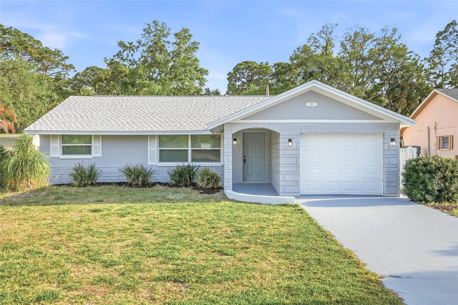 Single Family Residence in HUDSON, FL - Daniel Dourado