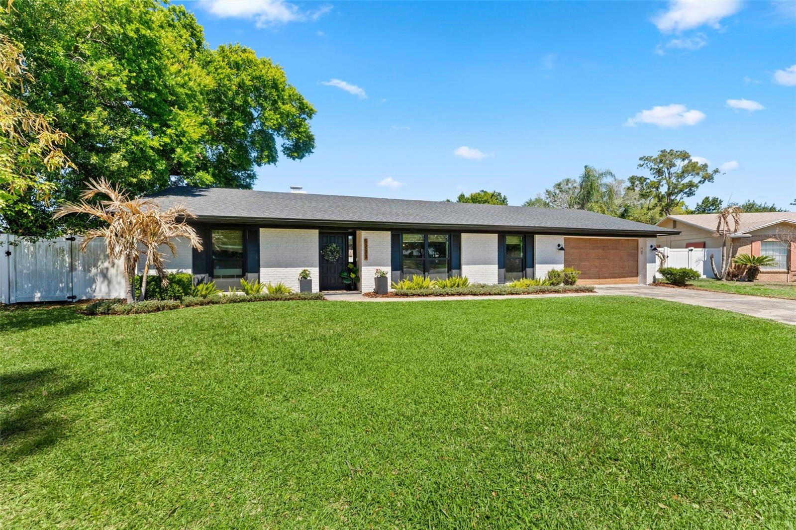 Single Family Residence in ORLANDO, FL - Daniel Dourado