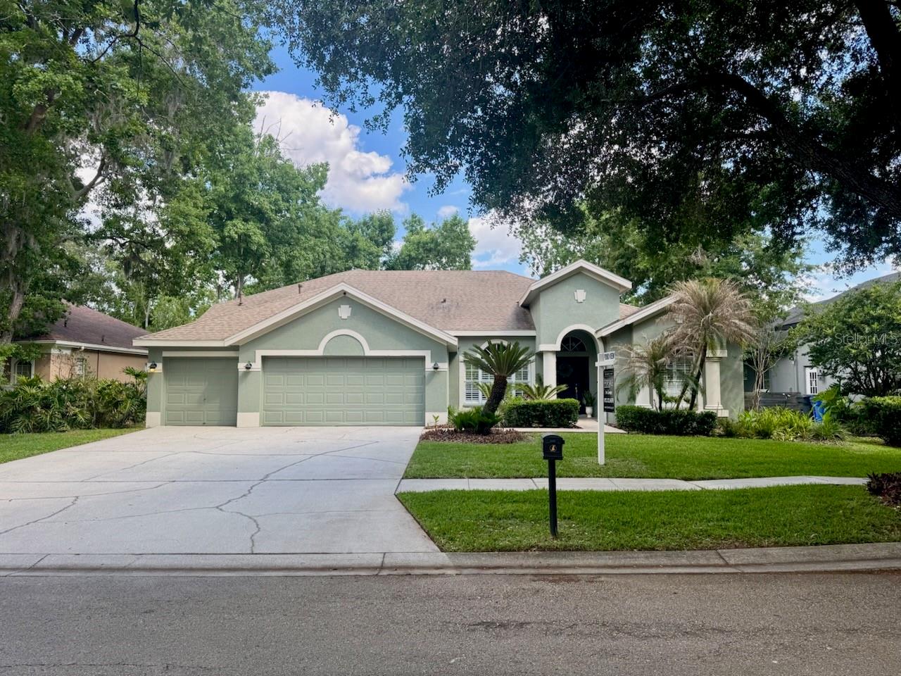 Single Family Residence in LITHIA, FL - Daniel Dourado