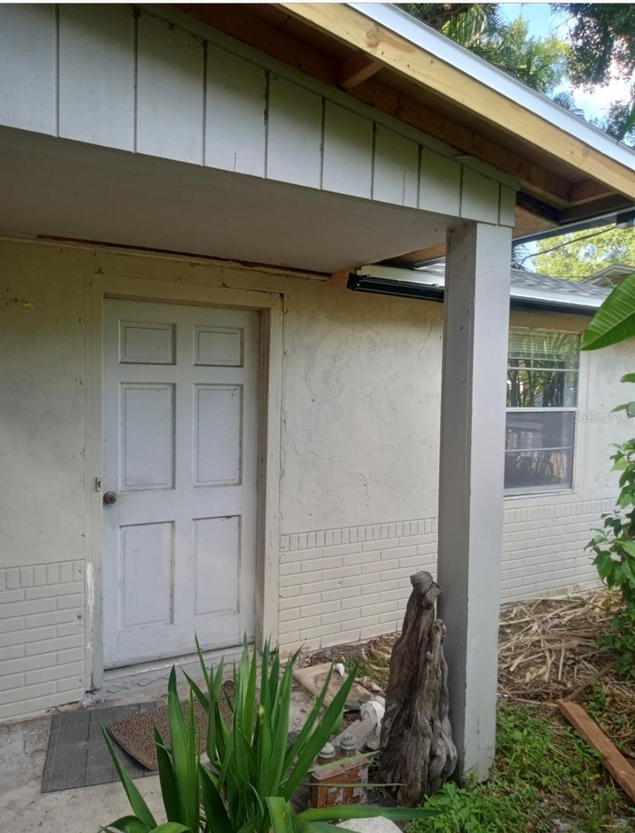 Single Family Residence in SARASOTA, FL - Daniel Dourado