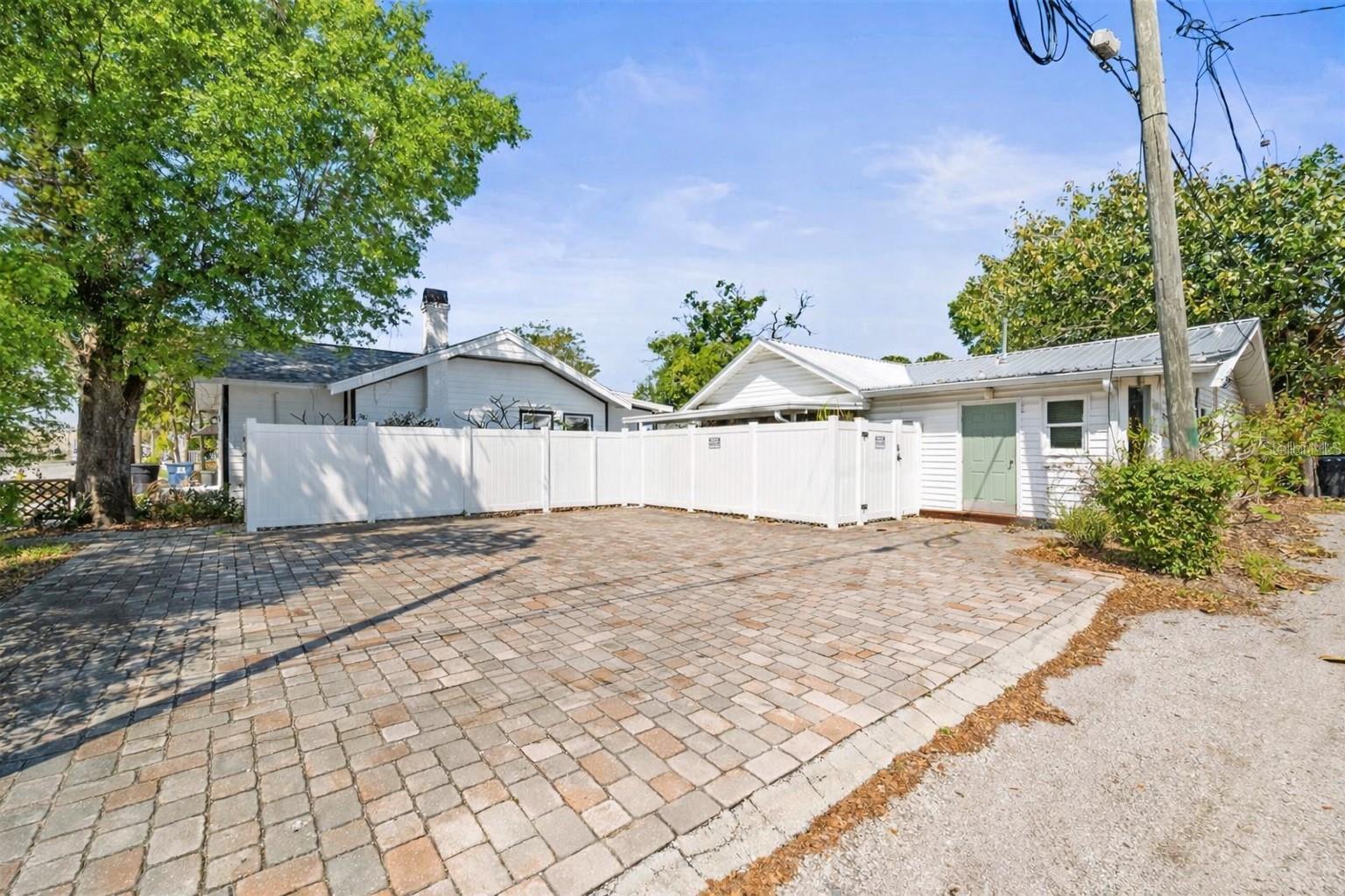 Single Family Residence em ST PETERSBURG, FL - Daniel Dourado