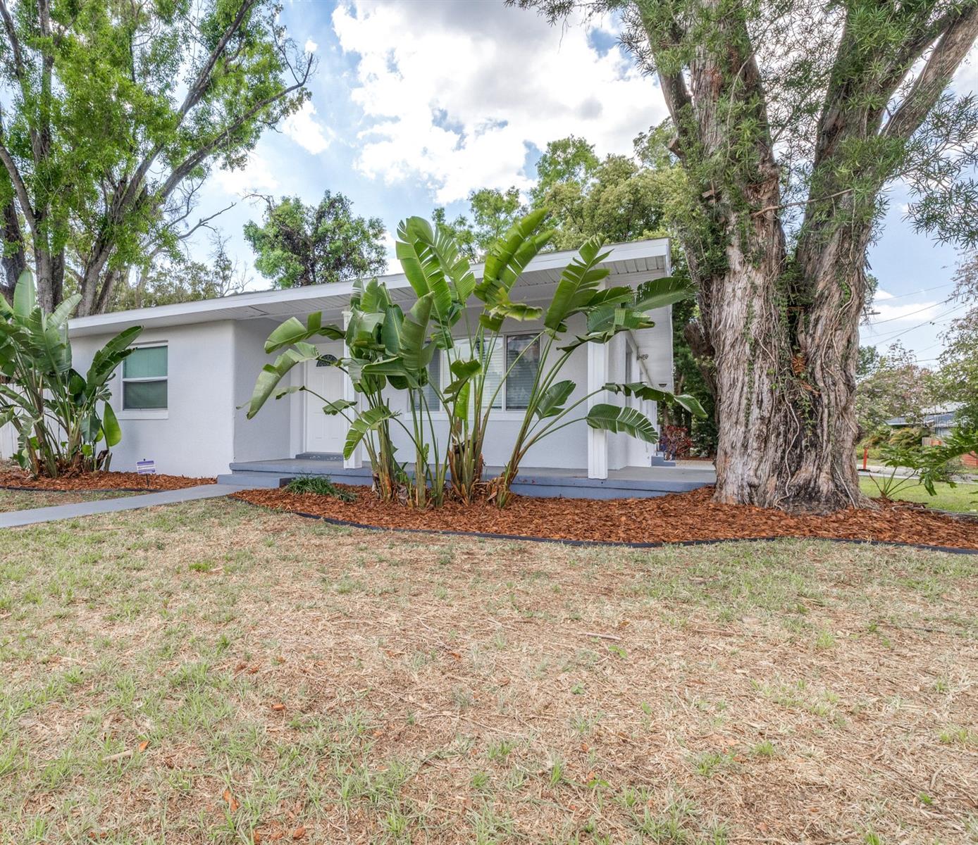 Single Family Residence in TAMPA, FL - Daniel Dourado