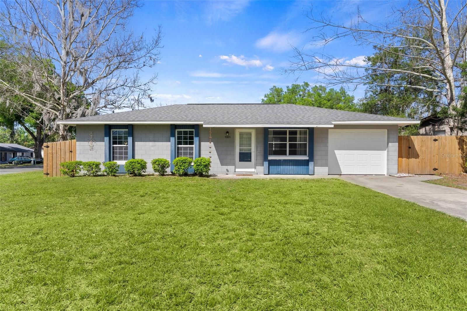 Single Family Residence in TAVARES, FL - Daniel Dourado