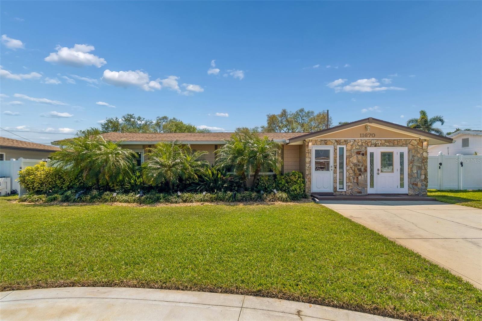 Single Family Residence em SEMINOLE, FL - Daniel Dourado