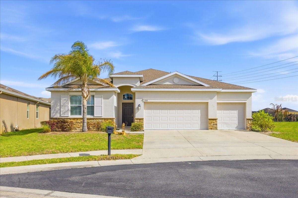 Single Family Residence in DAVENPORT, FL - Daniel Dourado