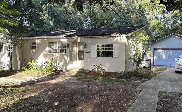 Single Family Residence in ORLANDO, FL - Daniel Dourado