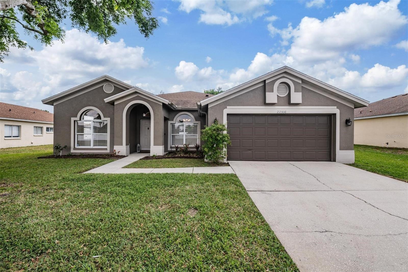 Single Family Residence in LUTZ, FL - Daniel Dourado