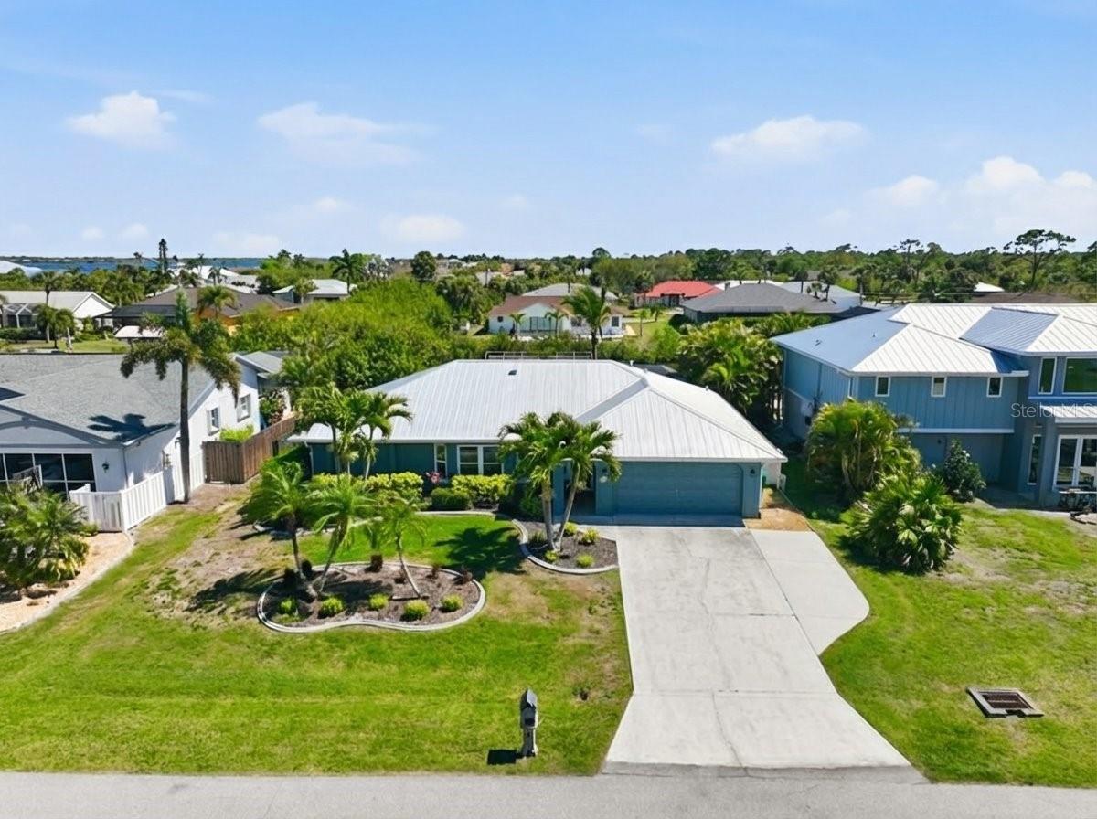 Single Family Residence em PORT CHARLOTTE, FL - Daniel Dourado