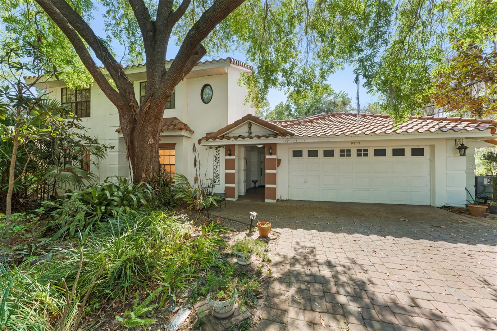 Single Family Residence in ORLANDO, FL - Daniel Dourado