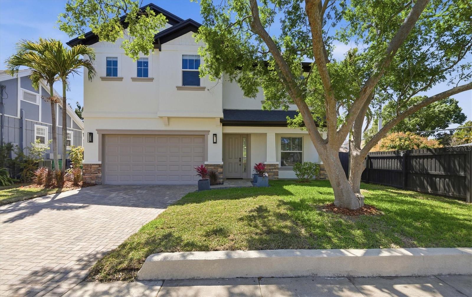 Single Family Residence in TAMPA, FL - Daniel Dourado