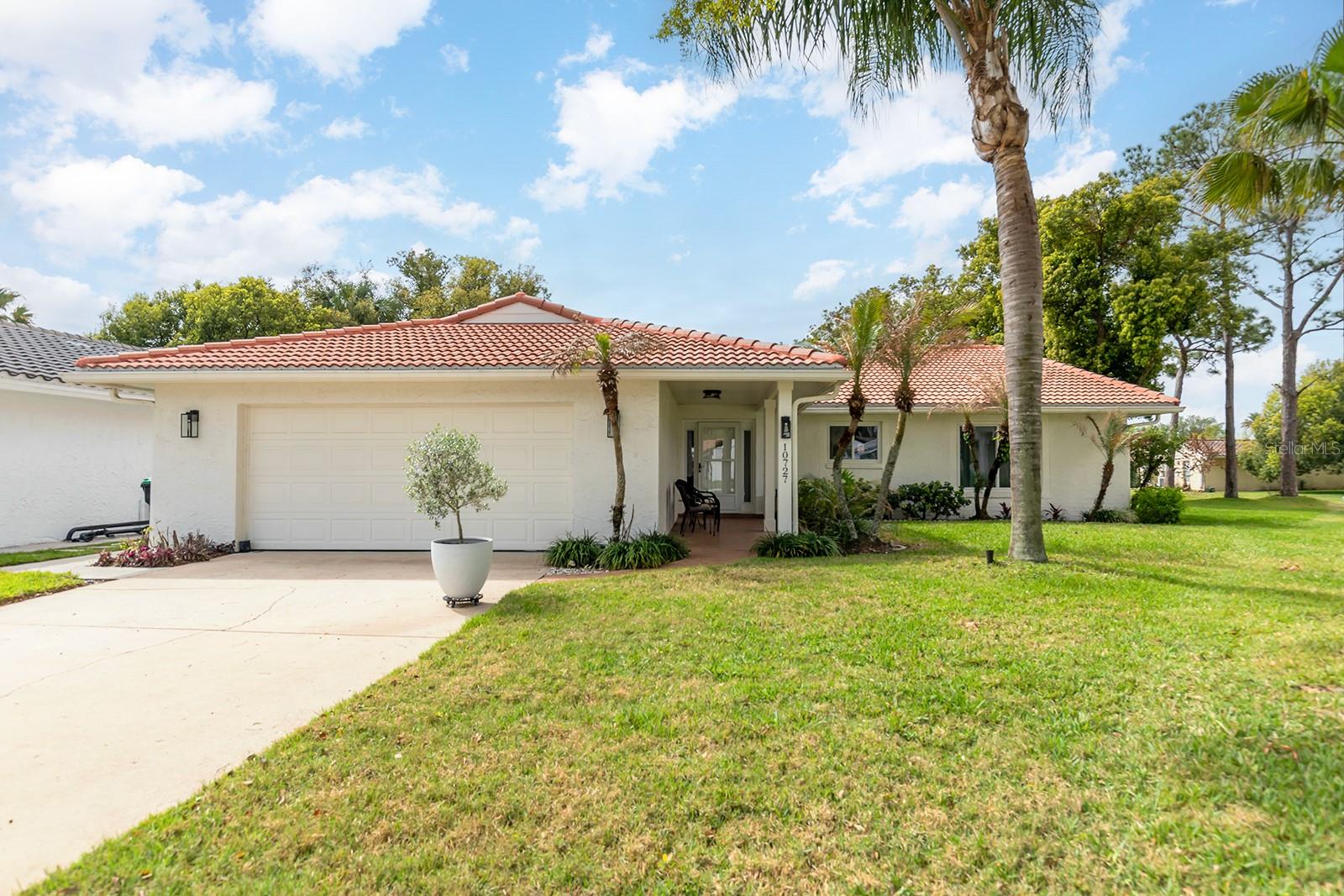 Single Family Residence in ORLANDO, FL - Daniel Dourado
