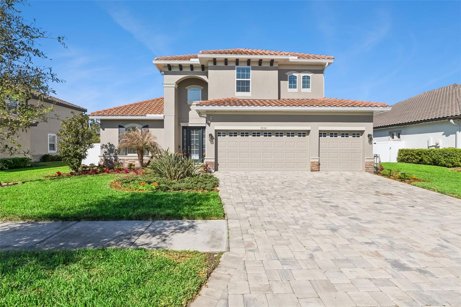 Single Family Residence in WESLEY CHAPEL, FL - Daniel Dourado