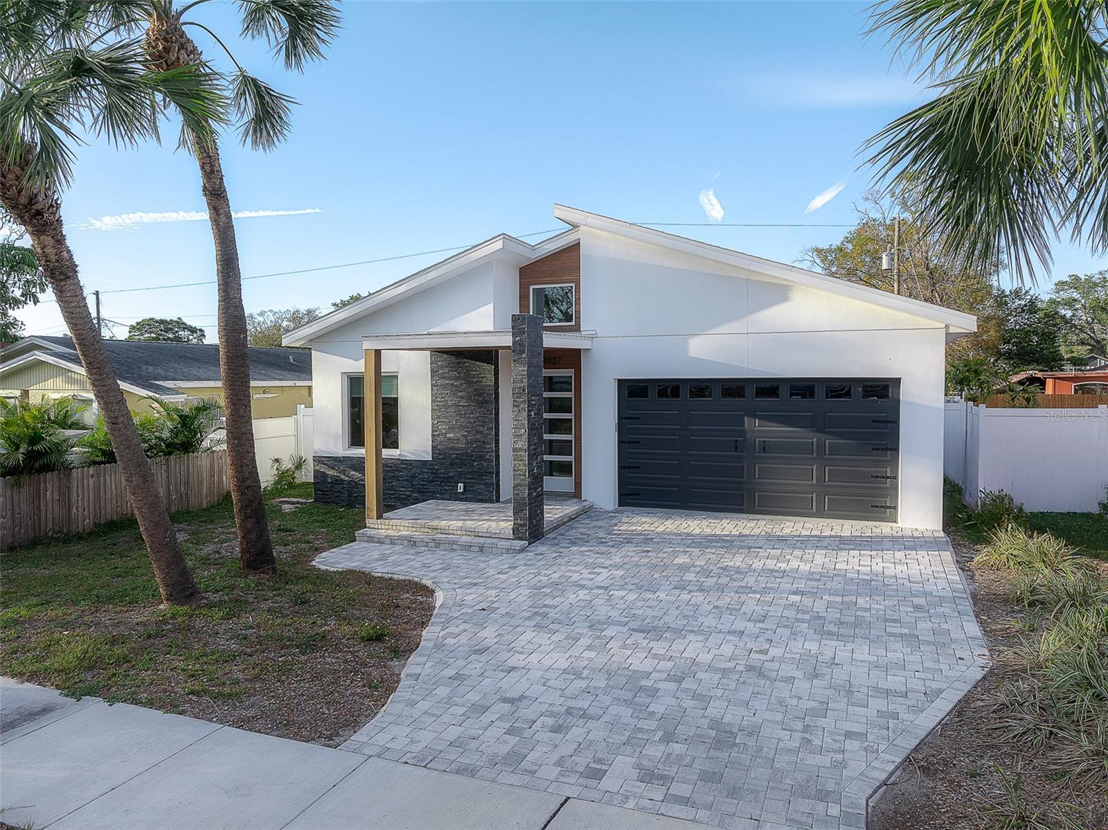 Single Family Residence em ST PETERSBURG, FL - Daniel Dourado