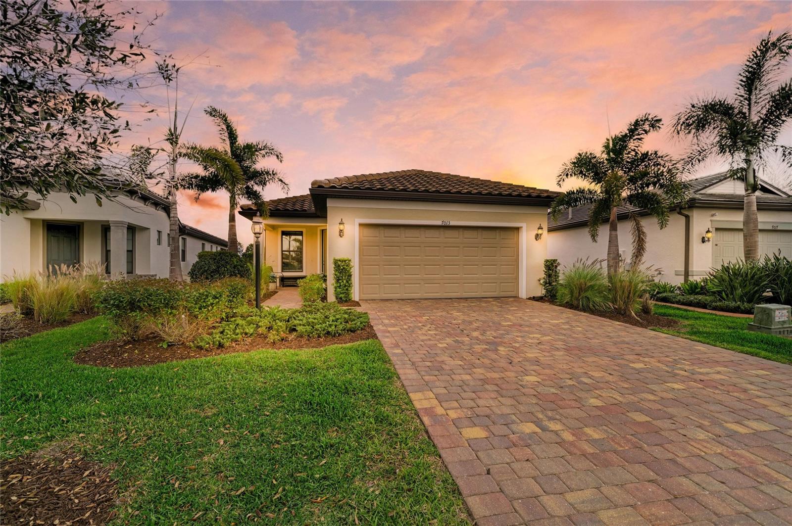 Single Family Residence in LAKEWOOD RANCH, FL - Daniel Dourado