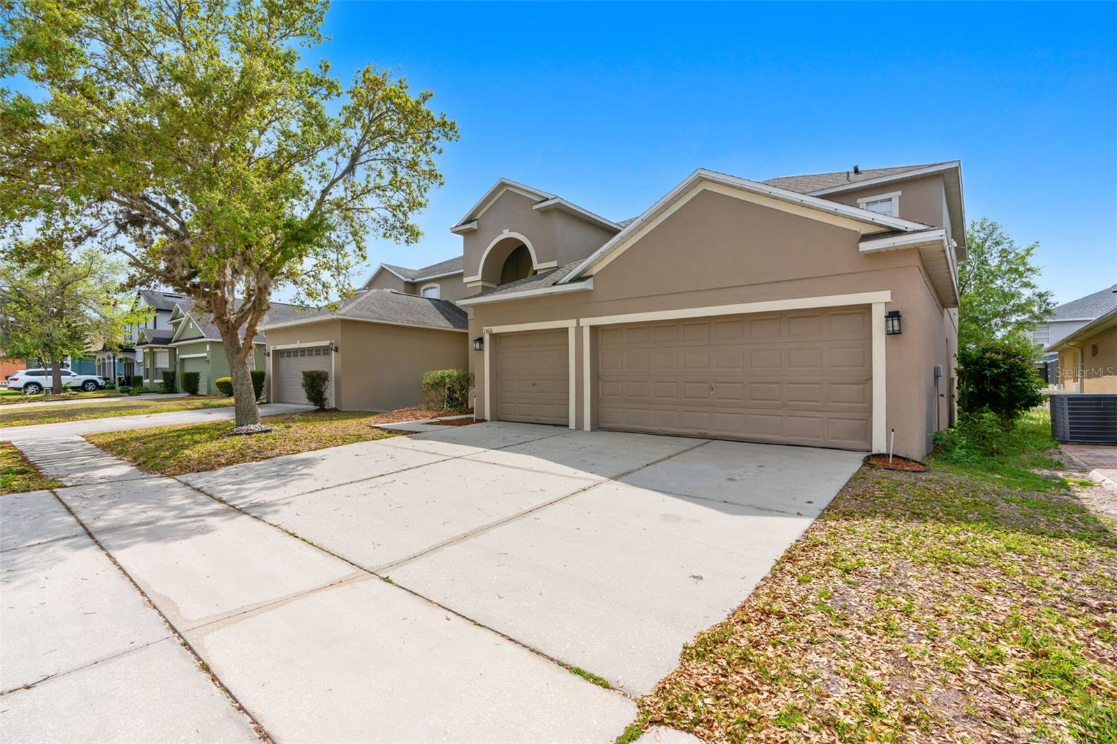 Single Family Residence in ORLANDO, FL - Daniel Dourado