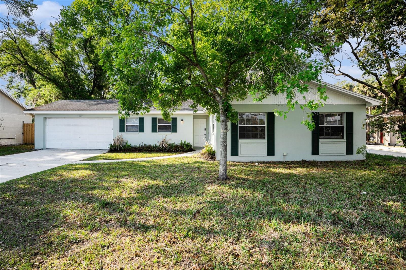 Single Family Residence in BRANDON, FL - Daniel Dourado