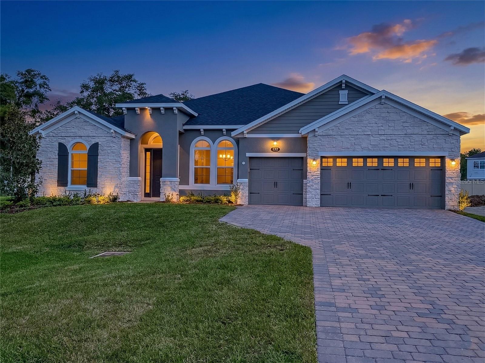 Single Family Residence em OVIEDO, FL - Daniel Dourado