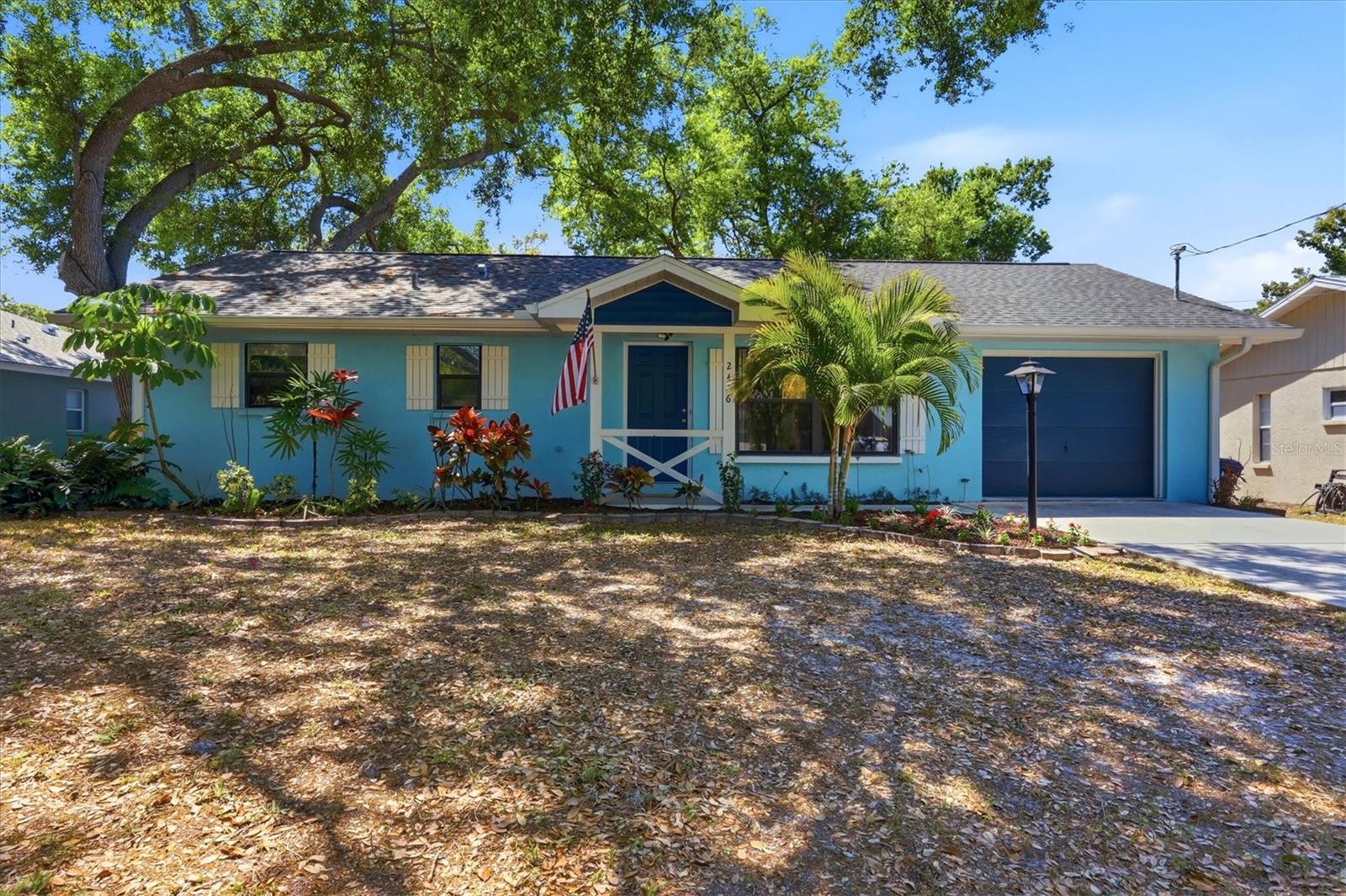 Single Family Residence in SARASOTA, FL - Daniel Dourado