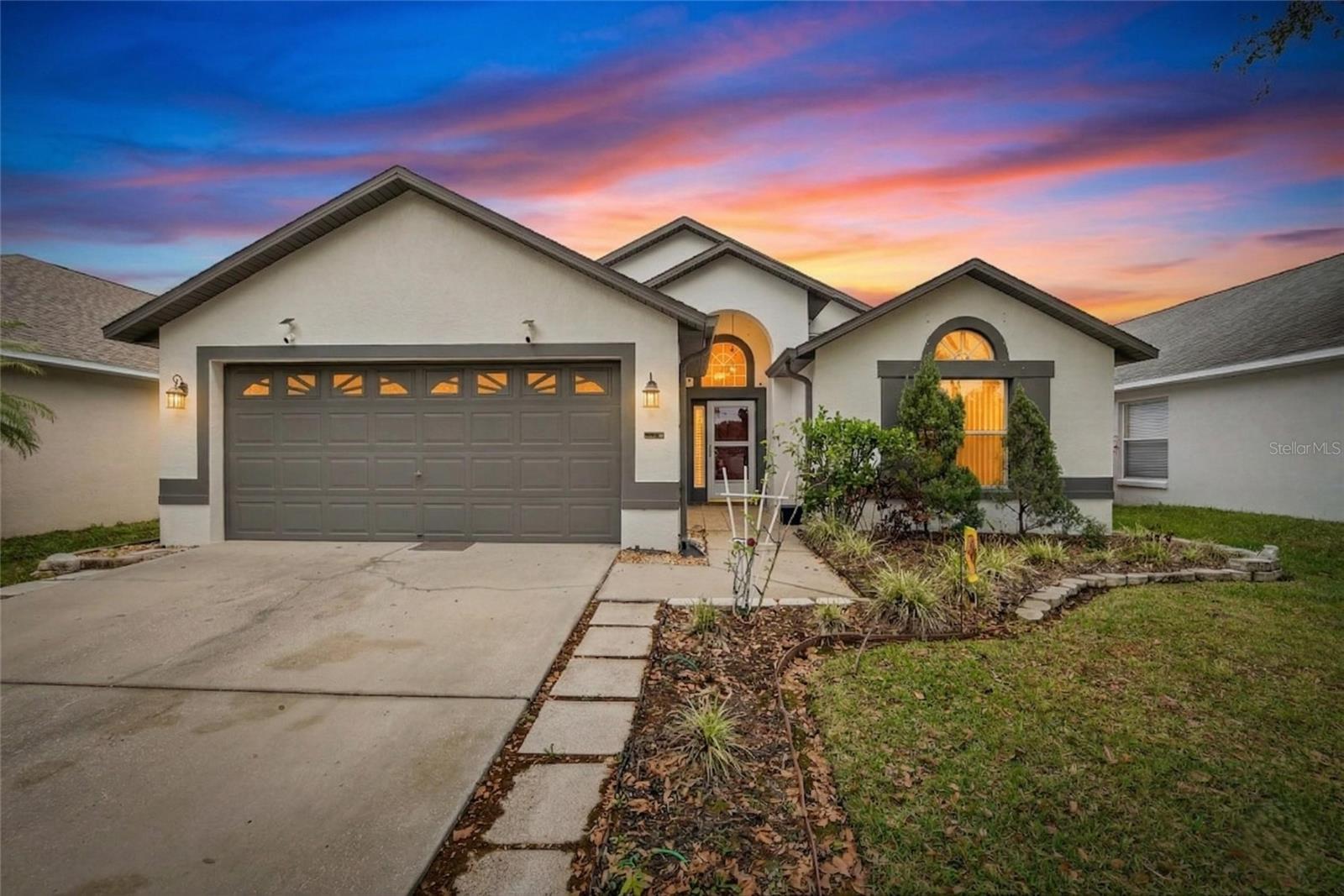 Single Family Residence in RIVERVIEW, FL - Daniel Dourado