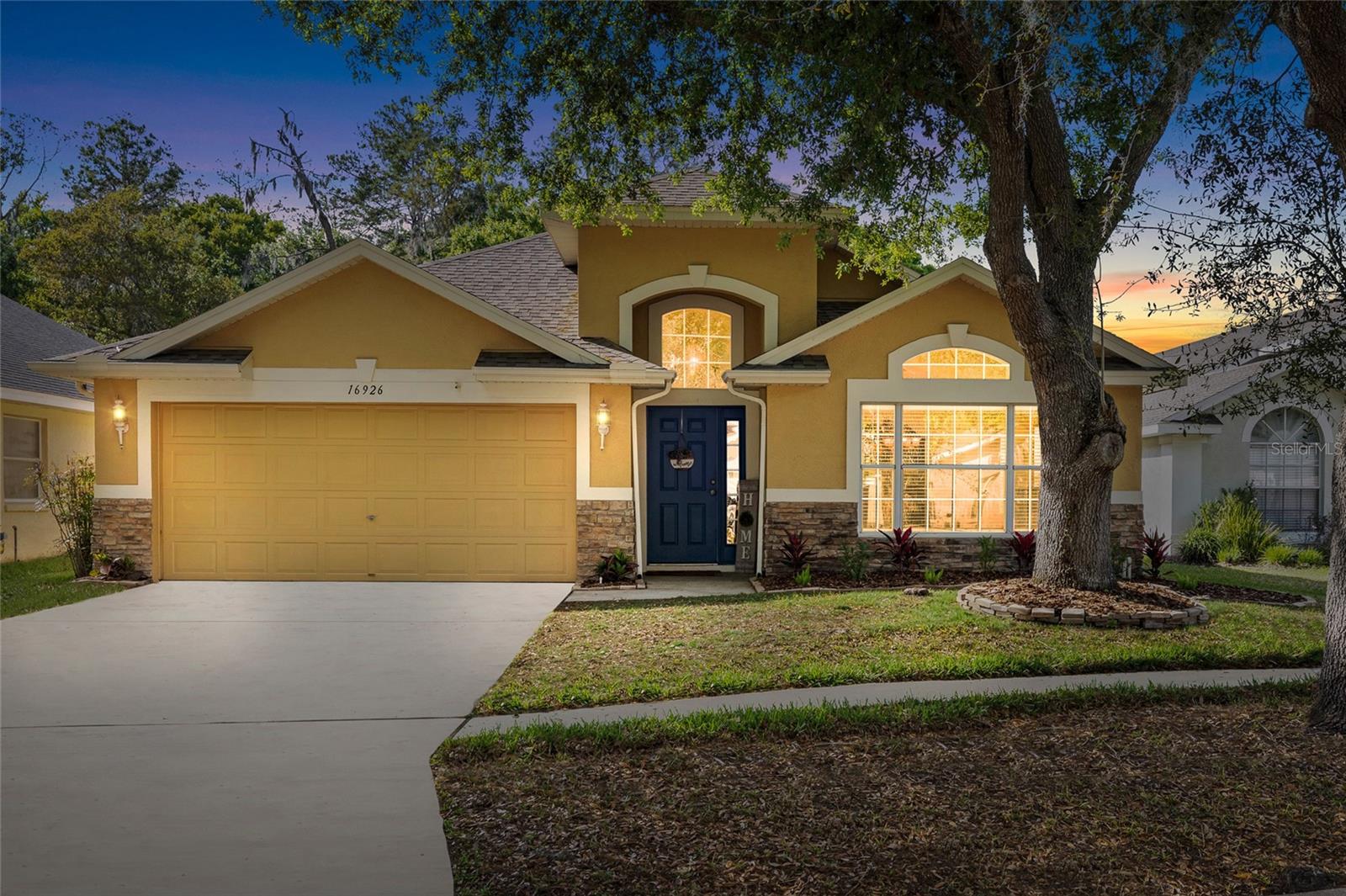 Single Family Residence in LITHIA, FL - Daniel Dourado