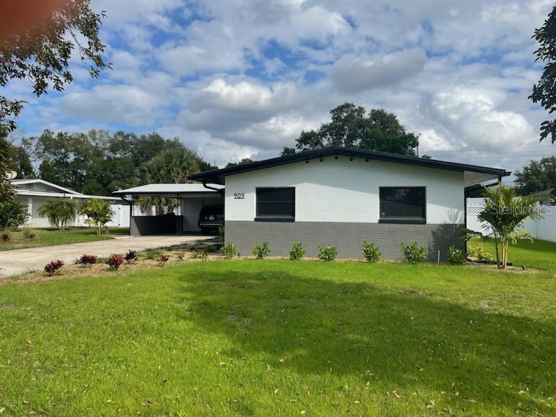 Single Family Residence in ORLANDO, FL - Daniel Dourado