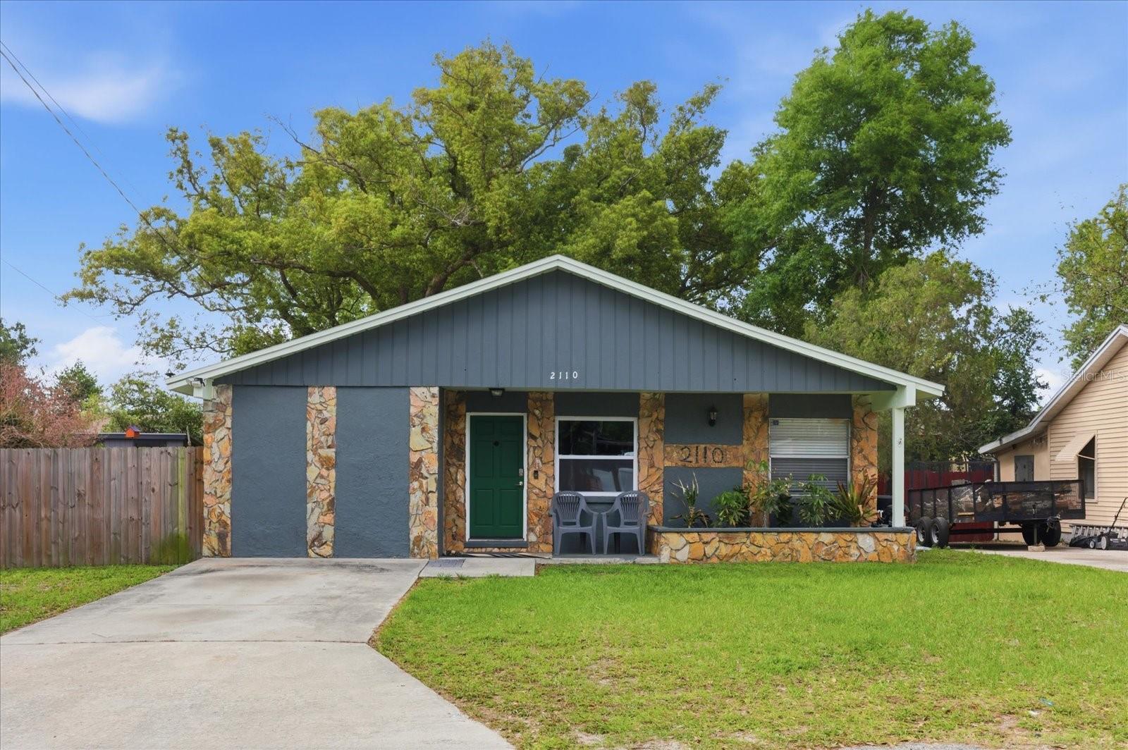 Single Family Residence in TAMPA, FL - Daniel Dourado
