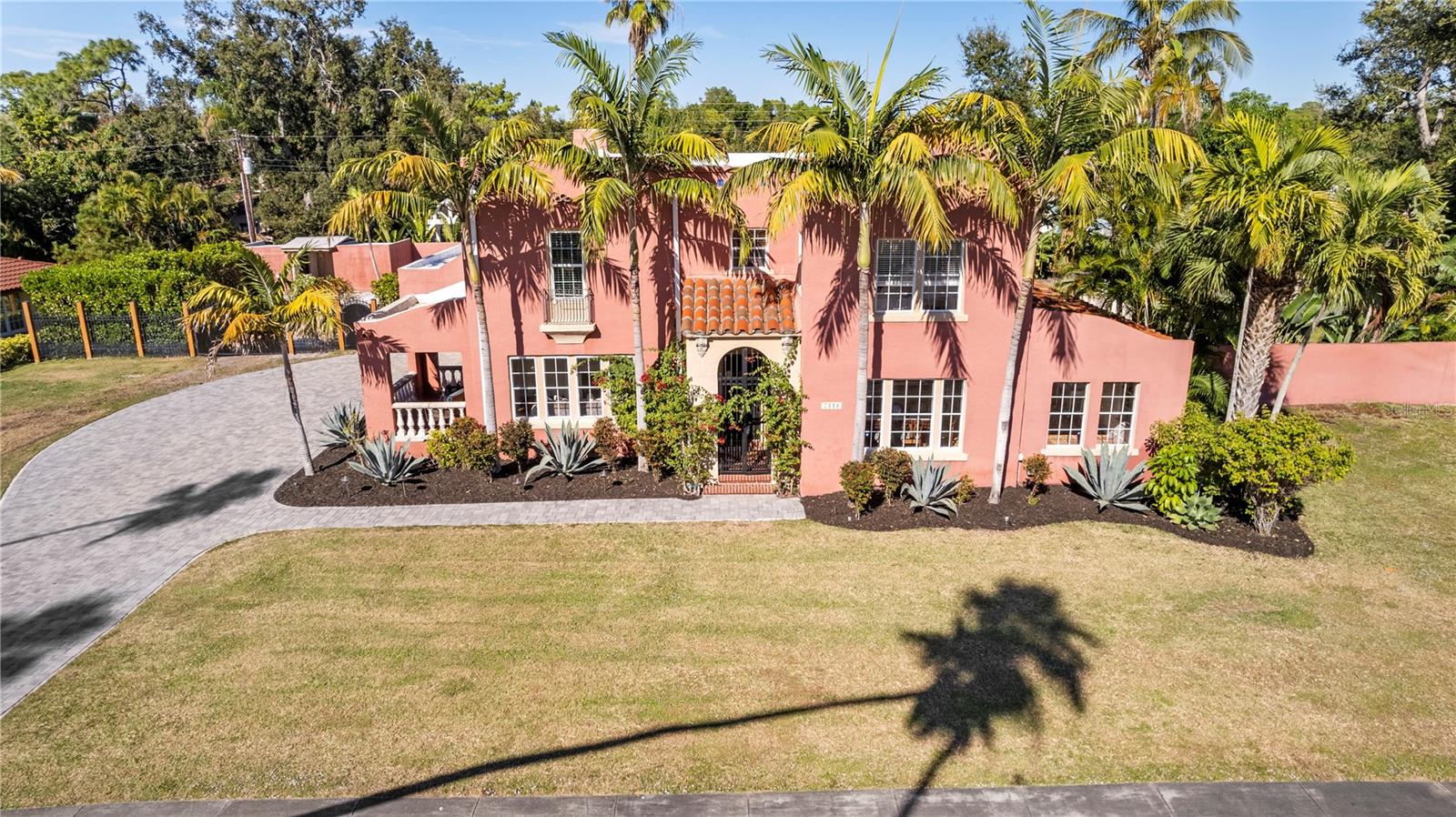 Single Family Residence in BRADENTON, FL - Daniel Dourado