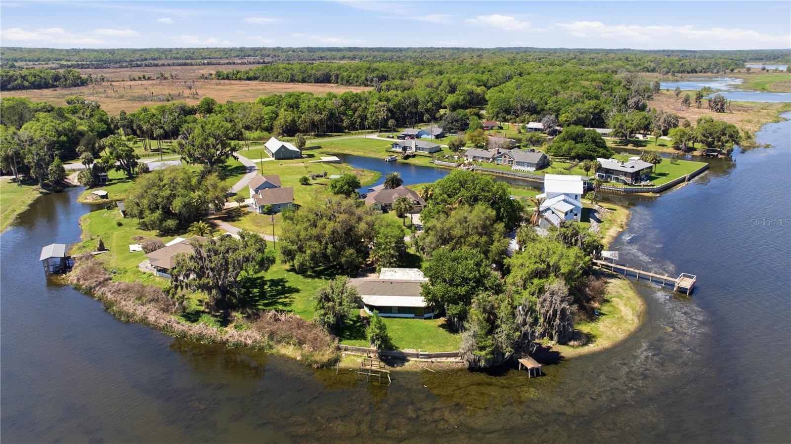 Single Family Residence em MICANOPY, FL - Daniel Dourado