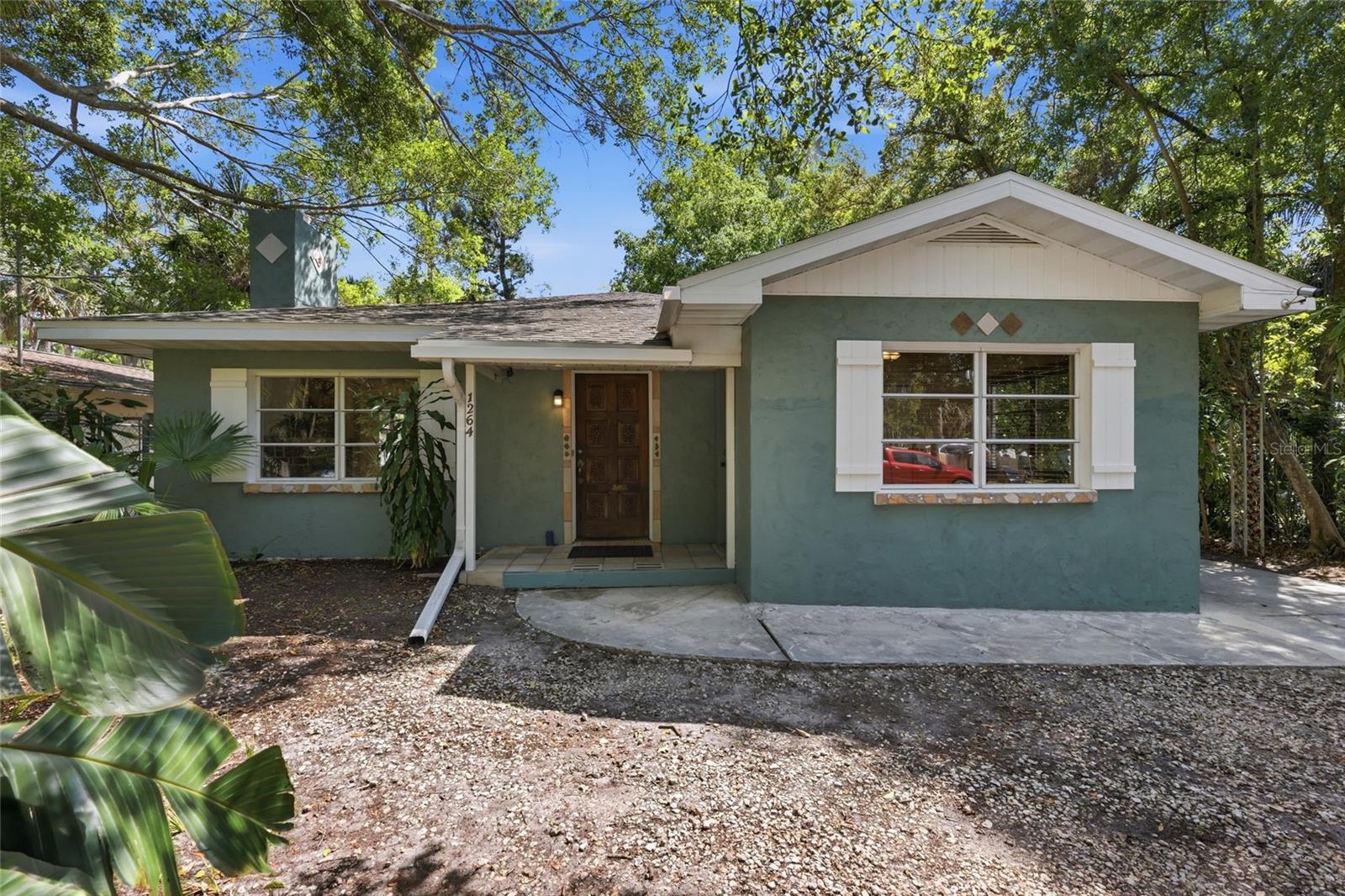 Single Family Residence in SARASOTA, FL - Daniel Dourado