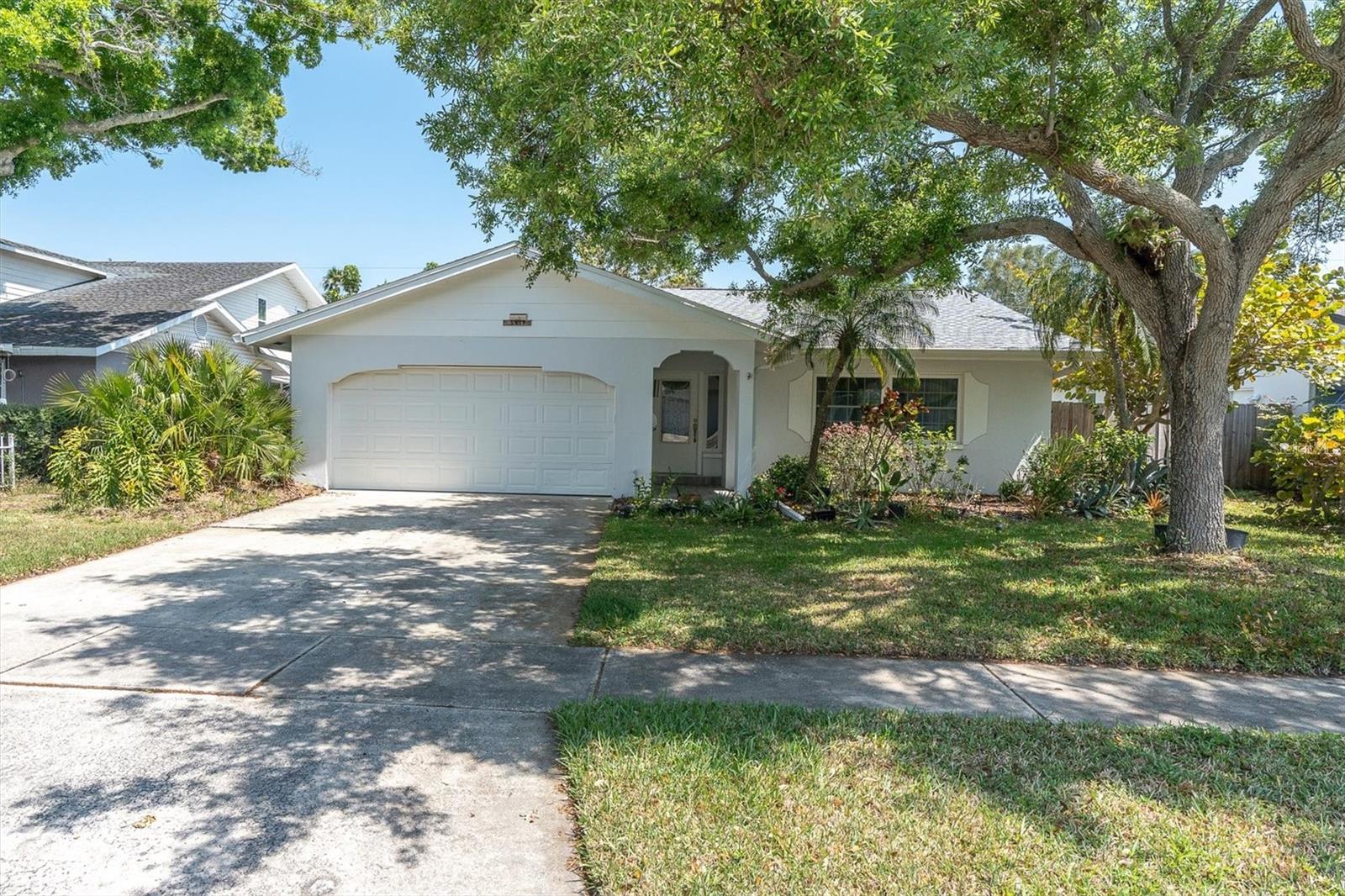 Single Family Residence em ST PETERSBURG, FL - Daniel Dourado