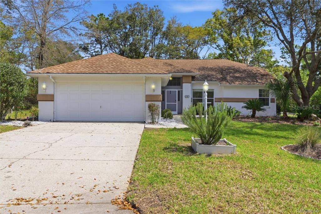 Single Family Residence in HOMOSASSA, FL - Daniel Dourado