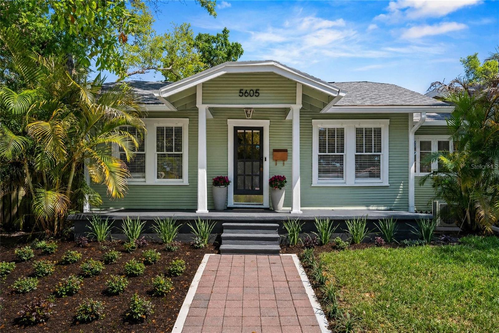 Single Family Residence in TAMPA, FL - Daniel Dourado