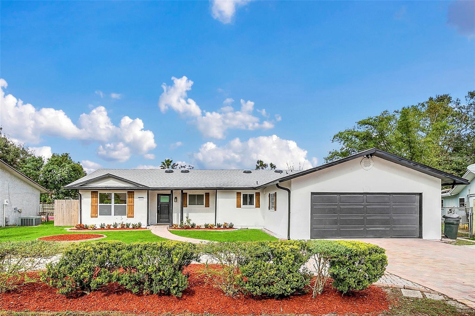 Single Family Residence in ORLANDO, FL - Daniel Dourado
