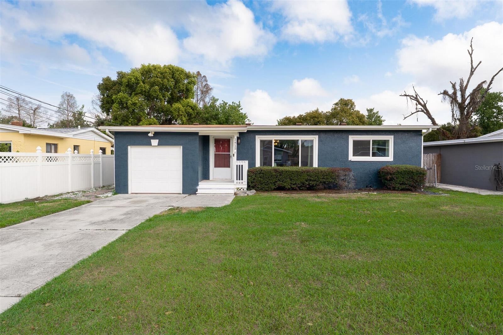 Single Family Residence in ORLANDO, FL - Daniel Dourado